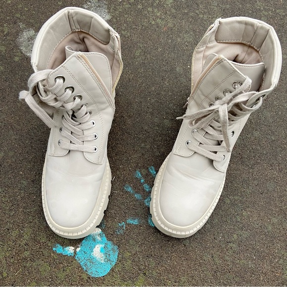 GUC JustFab US Sz-8 Combat Boots- Lace & Zipper, Creamy White, Silver Lace Rivet - Picture 3 of 15